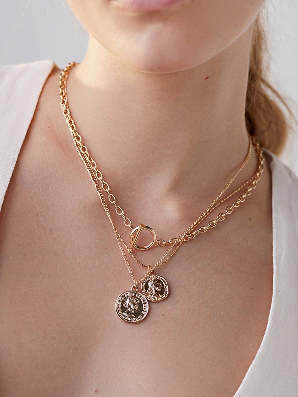 NWT Urban Outfitters Silver Coin Layering
Necklace 3pc Set!!😊😊😊